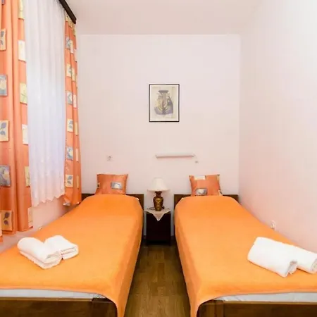 Apartamento Kisic - Two-bedroom With Terrace *