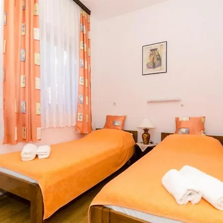 Kisic - Two-bedroom With Terrace Apartamento